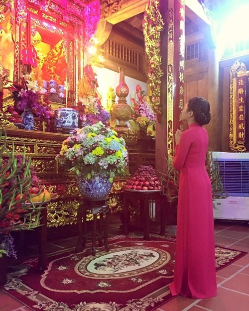 Phương Mỹ Chi không còn là cô bé hát dân ca mà đã trở thành thiếu nữ hát dân ca.