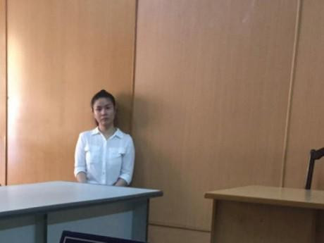 Bị cáo Trần Thị Thu Hiền chờ HĐXX tuyên án.