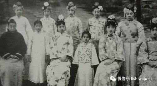 Dù là Hoàng tộc và có địa vị đứng trên vạn người, cách cách cũng không thể tự quyết định số phận của mình.