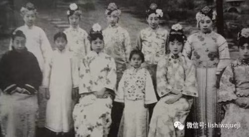 Dù là Hoàng tộc và có địa vị đứng trên vạn người, cách cách cũng không thể tự quyết định số phận của mình.