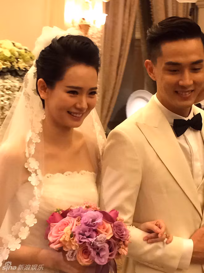 Thích Vy và Lee Seung Hyun là cặp đôi đẹp của làng giải trí Hoa - Hàn. Họ có một cái kết đẹp khi có thể cùng sánh bước trên lễ đường trong ngày trọng đại nhất.