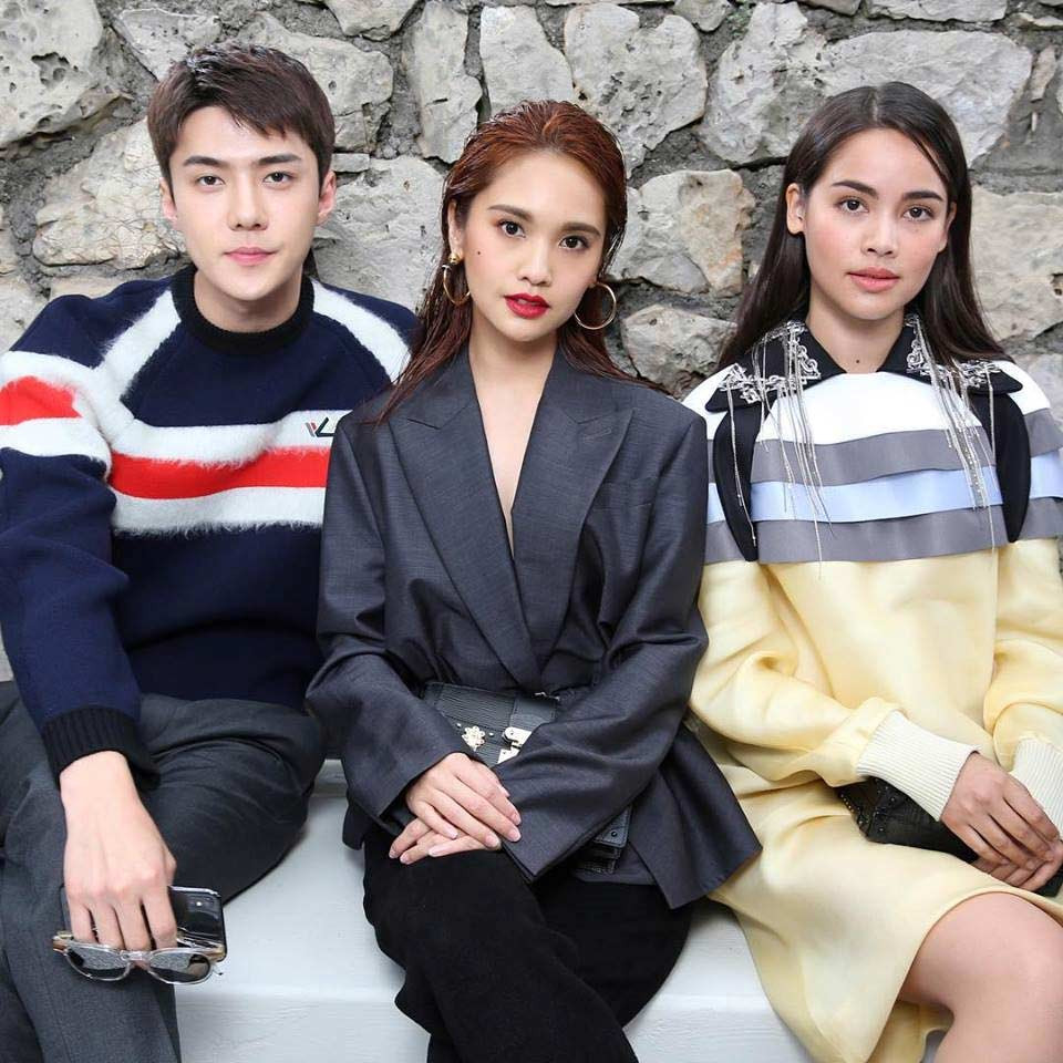 Cô thậm chí còn trẻ hơn cả các đàn em kém 10 tuổi khi ngồi cùng một băng ghế trong một sự kiện gần đây.