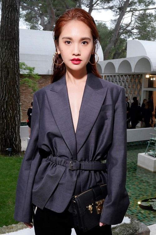 Chính việc đầu tư cẩn trọng cho việc dưỡng da ở cổ đã giúp Dương Thừa Lâm trông chỉ như ngoài đôi mươi dù đã được xếp vào hàng ngũ U40.