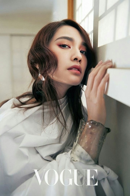 Đã gần hai thập kỷ trôi qua kể từ khi gia nhập làng giải trí song nữ diễn viên kiêm ca sĩ vẫn giữ cho mình được vẻ trẻ đẹp khó ai bì kịp.