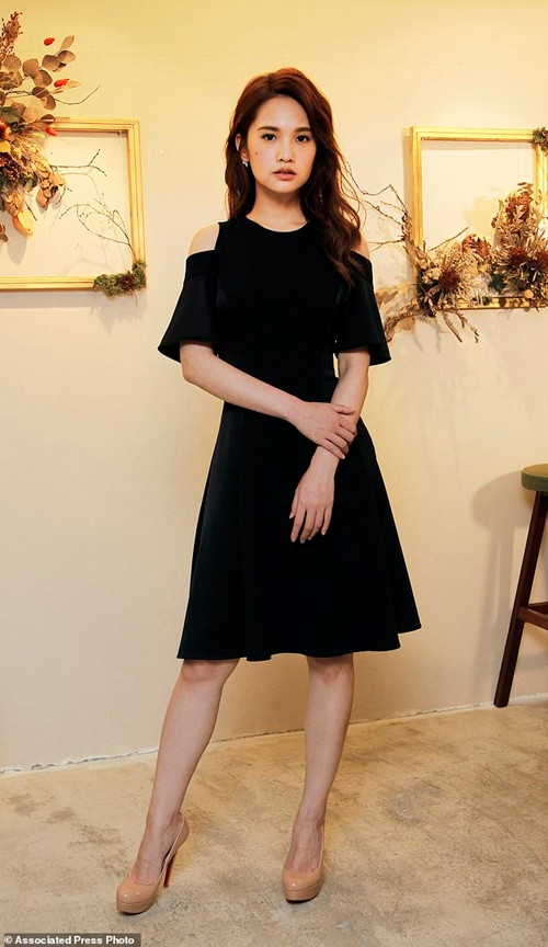 Dương Thừa Lâm cho hay bí quyết giúp mình trông trẻ trung hơn cả thuở mới vào nghề là thay đổi cách tạo hình lông mày.