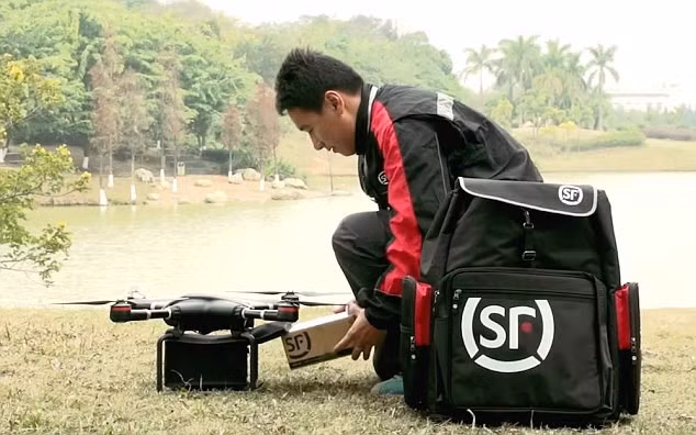 Năm 2013, công ty phát triển máy bay tự lái để giao hàng tới những vùng miền xa xôi. Ảnh: Dailymail.