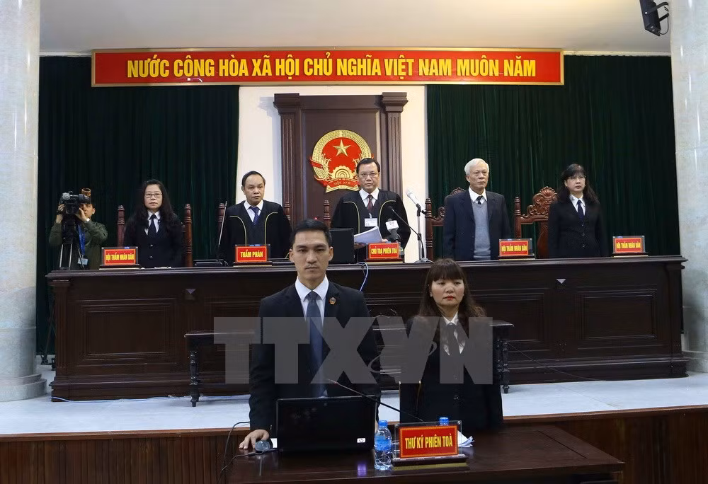 Hội đồng xét xử nhận định về toàn bộ nội dung vụ án. (Ảnh: Doãn Tấn/TTXVN).