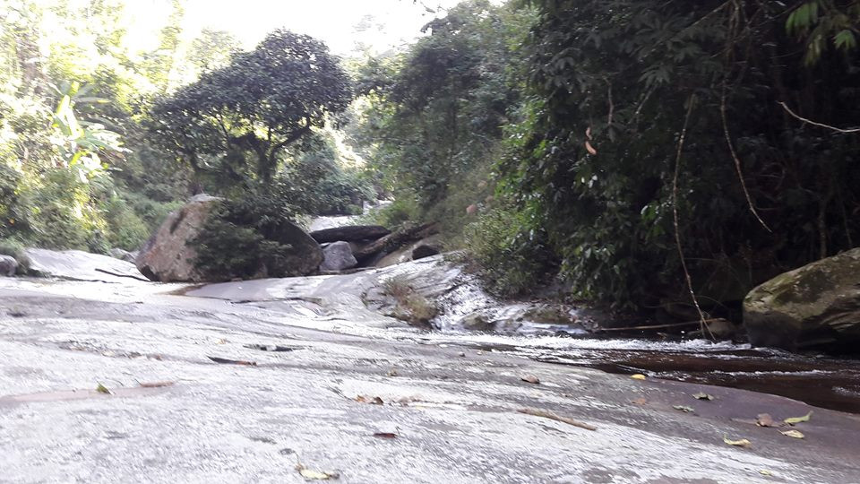 Dòng suối chảy từ đỉnh Pờ Ma Lung.