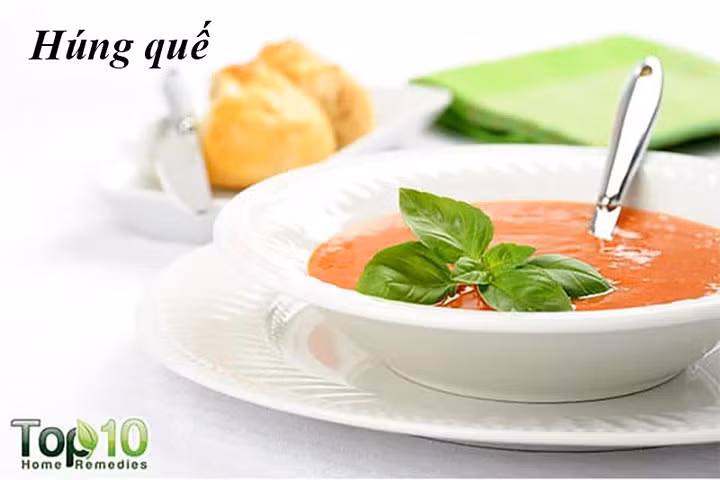 Húng quế: Để giữ cho mức huyết áp của bạn được ổn định, bạn có thể sử dụng húng quế. Với một lượng đáng kể axit ursolic và eugenol, húng quế có thể giúp giảm các triệu chứng tăng huyết áp. Nó giúp bạn bình tĩnh và làm giảm căng thẳng, đồng thời giữ huyết áp ổn định.