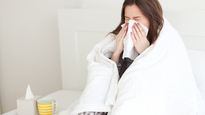 Dễ bị bệnh: Trong một cuộc phỏng vấn với Reader's Digest, chuyên gia dinh dưỡng Abby Sauer đã nói rằng nếu bạn không ăn đủ rau, hệ miễn dịch sẽ không có khả năng chống lại bệnh tật một cách hiệu quả. Sau đề nghị ăn nhiều rau màu xanh lá cây đậm (cải xoăn, rau cải, rau cải xanh) để tăng cường hệ thống miễn dịch.