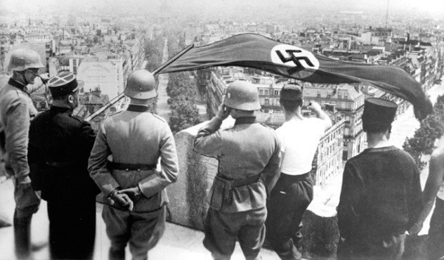 Những bản đồ có từ thời Thế chiến II tiết lộ về một cuộc thám hiểm của Đức quốc xã đến trung tâm trái đất tại khu vực Nam Cực. Theo một số tài liệu, chiếc tàu ngầm U-boat của Đức đã thực hiện chuyến đi này và có kế hoạch xây dựng căn cứ trong lòng trái đất. Từ đó, một số ý kiến cho rằng hiện một số thành viên của Đức quốc xã vẫn sống trong thế giới dưới lòng đất. Ảnh: Listverse.