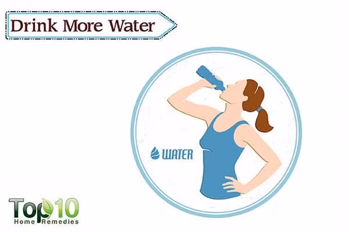  9. Uống nhiều nước hơn: Một cách hay để loại bỏ mắt đỏ là do khóc hoặc uống quá nhiều rượu là uống nước. Khóc và uống quá nhiều có thể gây mất nước và nước uống sẽ giúp giữ nước cho cơ thể. Khi cơ thể đủ nước các mạch máu cung cấp màng che phía trước mắt sẽ hoạt động tốt. Nước cũng giúp loại bỏ độc tố ra khỏi cơ thể. 