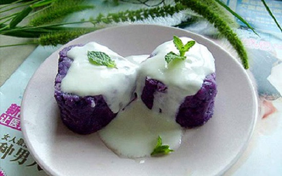 Khoai lang tím nghiền sữa chua và mật ong là món ăn bổ dưỡng cho bà bầu - Ảnh minh họa: Internet.