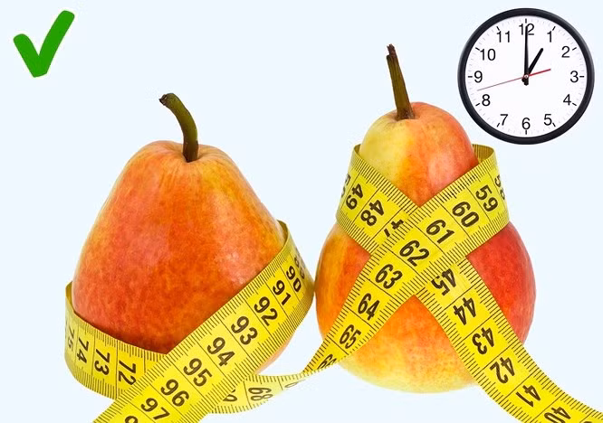  8. Lê Mặc dù lê là một món ăn nhẹ bổ sung khá lành mạnh với nhiều vitamin, Kali và ít calo, còn có tác dụng giảm nguy cơ béo phì, tuy nhiên bạn nên tránh ăn lê vào bữa sáng. Lê, đặc biệt là những quả lê cứng chứa chất xơ thô có thể làm tổn hại lớp màng nhầy của dạ dày khi ăn lúc dạ dày trống rỗng. Nó đặc biệt đúng đối với những quả lê cứng. Điều này không có nghĩa là bạn nên tránh hoàn toàn lê. Trong thực tế, một số nghiên cứu cho thấy rằng những người ăn lê ít bị béo phì và có xu hướng có chế độ ăn uống chất lượng cao hơn. 