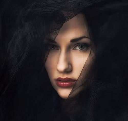  7. Mũi lớn Đừng tự ti với chiếc "mũi lân" của mình nữa vì mũi to vừa tốt cho tướng số, lại tốt cho sức khỏe. Người có mũi to thường ít ốm đau, bệnh tật. Mũi càng lớn khả năng chống lại vi khuẩn càng mạnh, do đó người mũi to ít khi bị cảm lạnh hay cúm. Vậy đó, chị em đừng vội tự ti mà hãy hãnh diện vì mình có những bộ phận xấu tệ này nhé. 