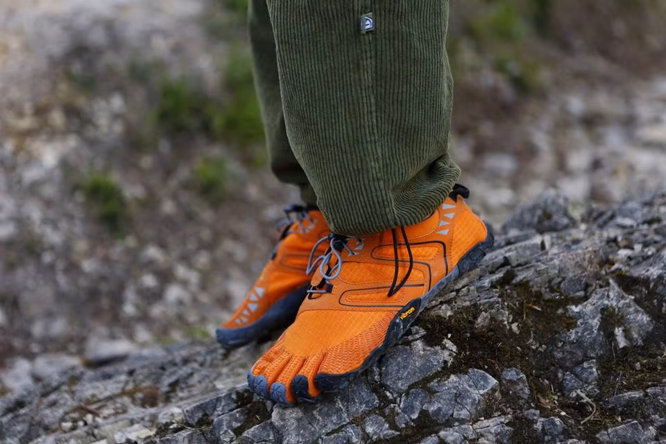 Vibram là một trong những kiểu giày khó hiểu với chi tiết 5 ngón chân kém tinh tế trên phần mũi.