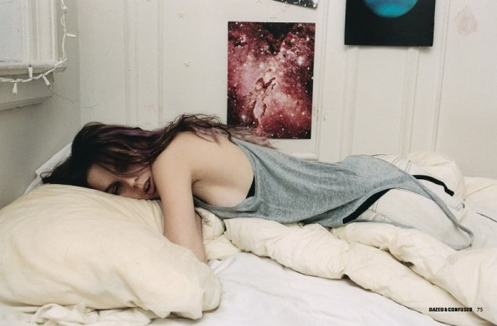 Vị trí ngủ: Vị trí bạn ngủ có thể dẫn đến chảy nước dãi vì nó có thể dẫn đến sự tích tụ nước bọt trong miệng và rò rỉ ra khỏi miệng bạn. Vị trí ngủ nghiêng hai bên hoặc ngủ sấp có thể là nguyên nhân chảy nước dãi khi ngủ.