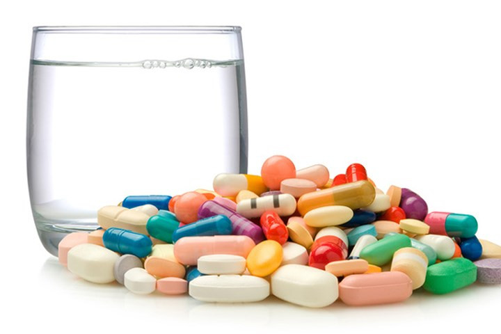 Tác dụng phụ của thuốc: Dùng thuốc chống loạn thần như clozapine có thể dẫn đến chảy nước dãi, ngay cả các loại thuốc được sử dụng để điều trị bệnh Alzheimer và các thuốc kháng sinh khác nhau cũng có thể có tác dụng phụ này.