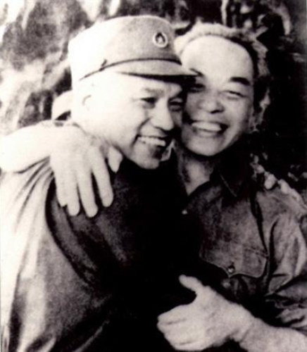 Đại tướng Võ Nguyên Giáp và Đại tướng Văn Tiến Dũng.