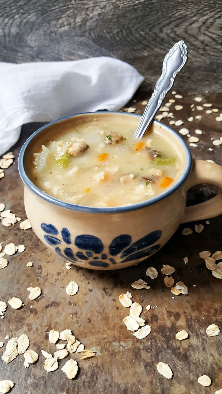 Lượng carbohydrate trong yến mạch nhanh chóng được hấp thu để chuyến hóa thành năng lượng. Bạn có thể pha một cốc bột yến mạch hoặc ăn cháo yến mạch trong những đêm xem World Cup.