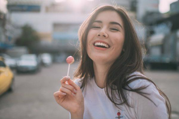 Khi không có anh ấy, bạn vẫn tự tin xinh đẹp - Ảnh minh họa: Internet.