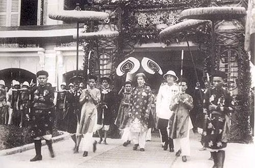 Khi Bảo Đại quyết định thoái vị, ông trở thành vị vua cuối cùng của triều Nguyễn, chế độ phong kiến chấm dứt tại Việt Nam.