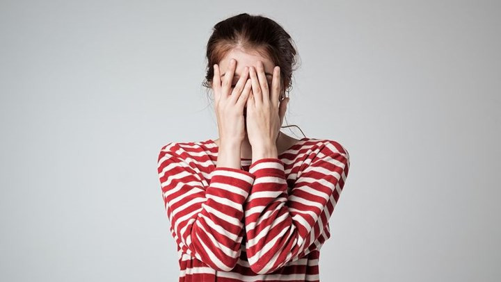 Lo âu có thể kích hoạt hệ thống thần kinh tự trị của bạn, đôi khi, máu chảy nhiều vào cơ bắp thay vì các cơ quan tạo nên hệ thống tiêu hóa sẽ gây buồn nôn. Các hormone kích thích như cortisol, epinephrine, và những loại khác cũng bị đổ vào máu, làm tăng số lượng các cơn co thắt trong dạ dày của bạn, tạo ra cảm giác khó chịu.