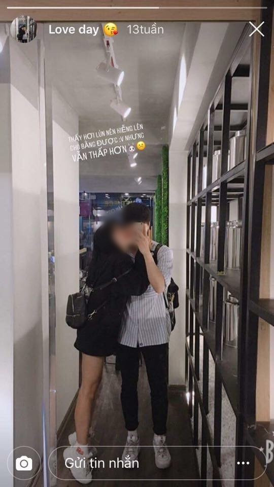 Bức ảnh cho rằng Lê Đức đã có bạn gái.