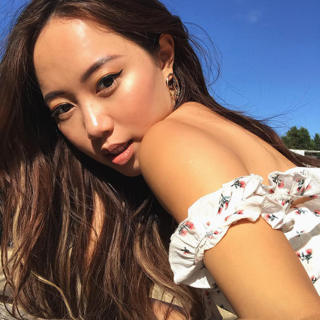 Đây là bí quyết giúp gương mặt của các Hot-girl Việt trông vẫn căng bóng, khỏe khoắn, dù trải qua ngày một ngày dài mệt mỏi với ánh nắng mặt trời.