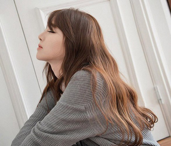  Tự ti về bản thân. Bạn quá béo hoặc quá gầy, bạn không có học thức cao... vì vậy mà luôn có cảm giác tự ti về bản thân, tự tạo cho mình những bức ngăn với mọi người xung quanh. Chính những suy nghĩ tiêu cực này sẽ làm bạn khó mở lòng và mạnh dạn để theo đuổi tình yêu. Các cô gái à, bản thân mỗi người luôn có thế mạnh riêng, hãy tự tin để sống với tình yêu đầy nhiệt huyết của thanh xuân.