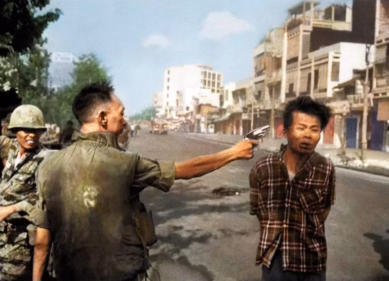 Bức ảnh nổi tiếng "Hành quyết tại Sài Gòn" (Saigon Execution) của tác giả Eddie Adams.