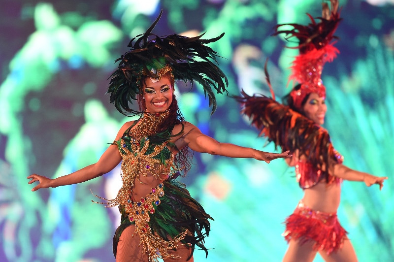 Vũ điệu Mỹ Latin bốc lửa do các nghệ sĩ Brazil thể hiện.