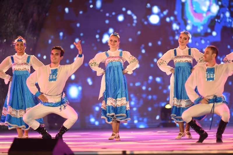 Liên khúc dân vũ đặc sắc của các nghệ sĩ đoàn nghệ thuật Nga.