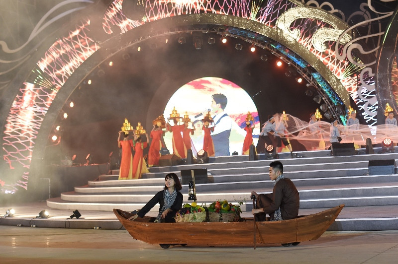 Miền Nam sông nước thân thuộc.