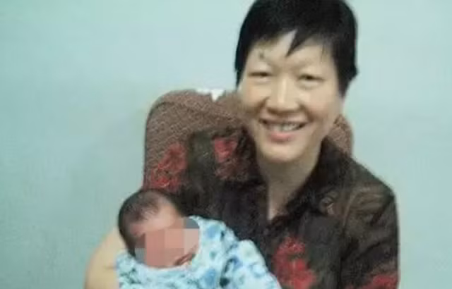 Bà Li Guoqin, 55 tuổi đã trở thành triệu phú chỉ nhờ làm... vú em.