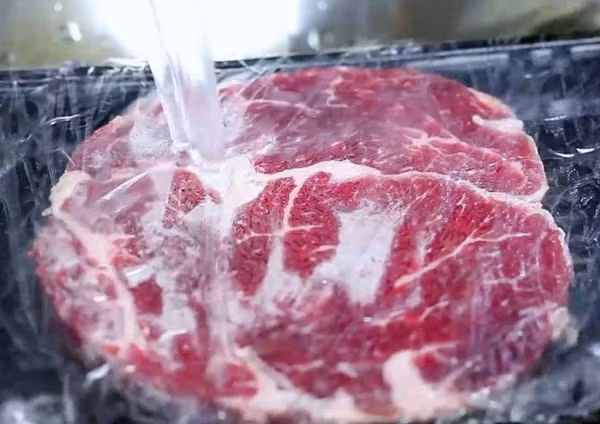 Thịt lợn chỉ nên bảo quan trong tủ lạnh 2 ngày.