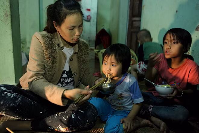 Công việc hai vợ chồng bấp bênh nên Tết nhà chị Hồng thiếu đủ thứ