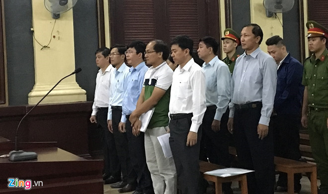 Các bị cáo nguyên là lãnh đạo Navibank bị đề nghị cao nhất 15 năm tù. Ảnh: Hoài Thanh.