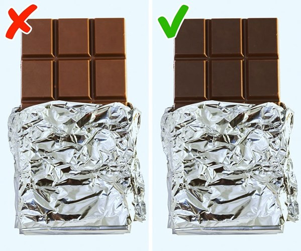 Sô cô la: Sô cô la đen có nhiều tác dụng đối với cơ thể. Vậy nên, việc bạn lựa chọn những miếng sô cô la đắt tiền, đảm bảo chất lượng sẽ mang lại sự hài lòng thay vì sô cô la rẻ tiền và chứa nhiều chất béo.