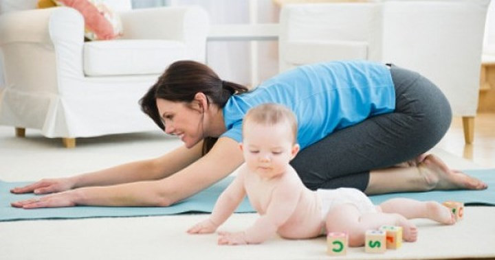 Bài tập: Tập thể dục rất cần thiết để giảm cân sau khi mang thai. Bạn nên bắt đầu thực hiện một số bài tập bụng sau khi tham khảo ý kiến bác sĩ. Ngoài ra, bạn cũng có thể thử các động tác yoga vì nó rất có lợi và là một cách hiệu quả để làm săn chắc cơ bụng của bạn.