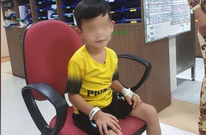 Bé trai tươi cười xuất viện sau 5 năm sống chung với táo bón.