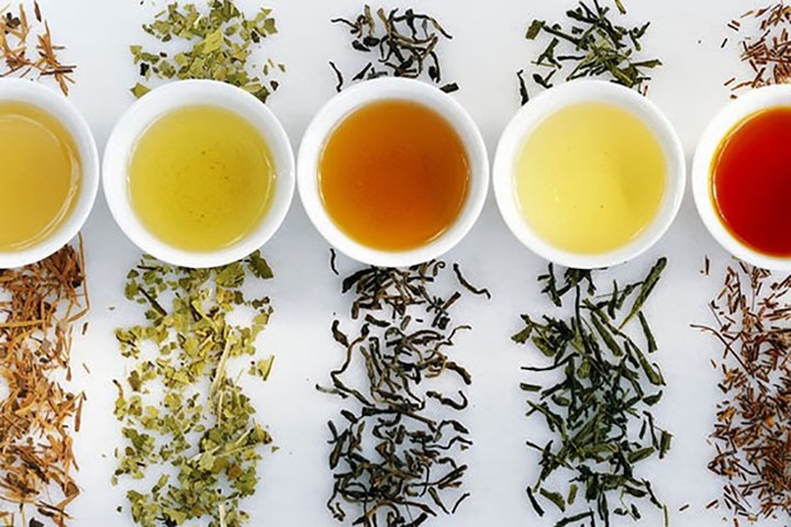 Các loại trà xanh và đen được các nha sĩ khuyên dùng cho răng khỏe mạnh vì chúng có chứa các chất polyphenol chống lại vi khuẩn.