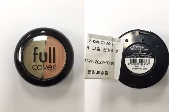 Lọ kem nền có hàm lượng kim loại nặng trong mỹ phẩm của tập đoàn Amorepacific được cục an toàn thuốc và thực phẩm Hàn Quốc công bố ngày 19/3. Lọ kem nền có hàm lượng kim loại nặng trong mỹ phẩm của tập đoàn Amorepacific được cục an toàn thuốc và thực phẩm Hàn Quốc công bố ngày 19/3.