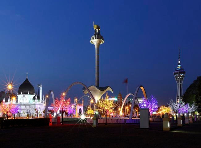  5. Alor Setar, Kedah Nằm ở phía Đông Nam của một thành phố nổi tiếng là Alor Setar, nơi đây có nhà thời Hồi giáo Zahir, tòa nhà Đồng hồ lớn, bảo tàng Sultan với đài phun nước nằm ngay trung tâm. Xa hơn một chút, du khách có thể ghé thăm ngọn đồi đá vôi Gunnung Keriang, dừng lại ngắm nhìn tàn tích còn lại của một pháo đài Malay thế kỷ 17.