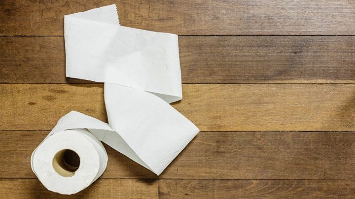 Táo bón: Không ăn đủ rau quả có thể gây ra táo bón vì hầu hết rau đều là nguồn chất xơ tốt, giúp chuyển động ruột thường xuyên. Atisô, bơ, bông cải xanh và cải bruxen là những loại rau nhiều chất xơ. Thêm chúng nhiều hơn vào chế độ ăn uống và hạn chế ăn thực phẩm chế biến để làm giảm táo bón.