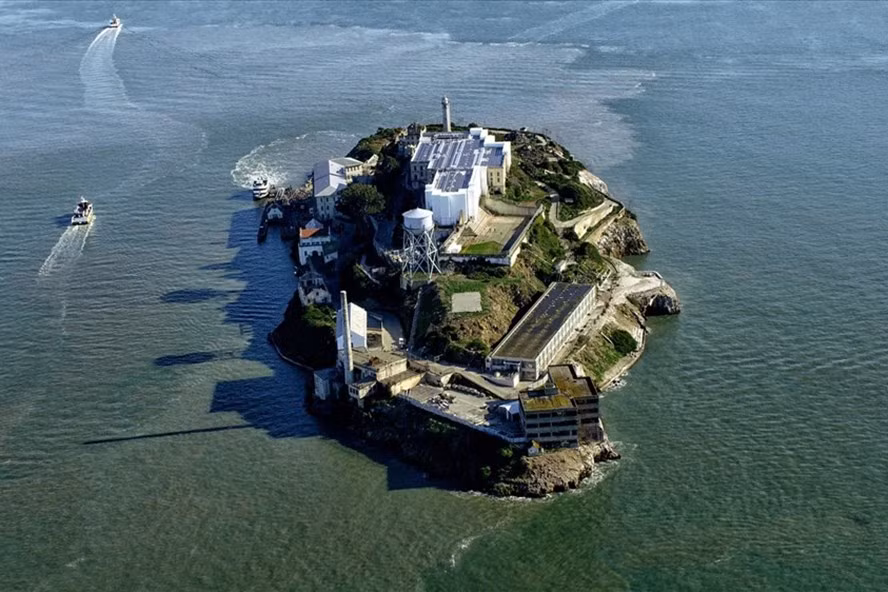 Nhà tù Alcatraz hiện đã ngừng hoạt động và trở thành một điểm du lịch hút khách.