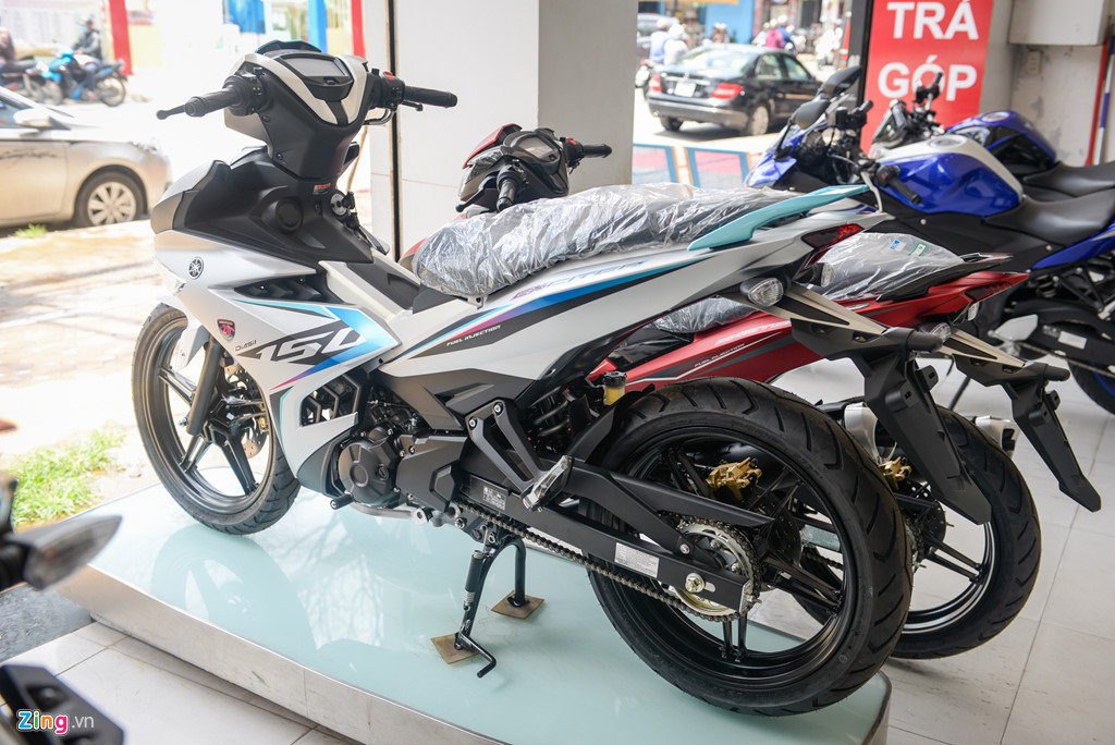 Yamaha Exciter 2018 dài 1.985 mm, chiều rộng 670 mm, chiều cao 1.100 mm và nặng 117 kg. Xe dài, thấp và nặng hơn một chút so với đời cũ. Khoảng sáng gầm 155 mm. Chiều cao yên xe 795 mm.