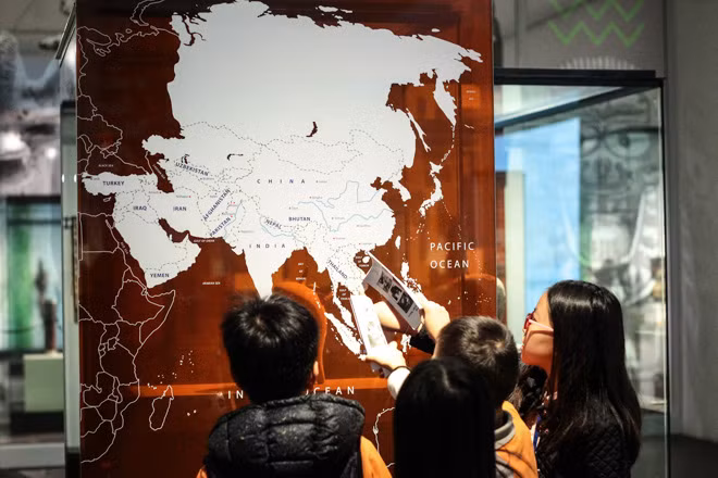 Triển lãm thu hút rất đông người xem, đặc biệt là giới trẻ yêu thích lịch sử, văn hoá của các nền văn minh trên thế giới.