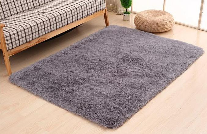 Một vài năm trước đây, một nhóm các nhà khoa học đến từ Đan Mạch và Thuỵ Điển đã kiểm tra sức khoẻ của 21 cặp vợ chồng cao tuổi khoẻ mạnh. Hai ngày sau, họ lại tiến hành kiểm tra một lần nữa nhưng với tình trạng lọc không khí trong nhà. Các bộ lọc không khí đã loại bỏ đến 9000 hạt bụi/1 xăng-ti-mét khối không khí trong mỗi căn nhà, cải thiện gần như ngay lập tức 8% chức năng mạch máu của những người sinh sống trong nhà, đủ để hạ huyết áp, giảm đau thắt ngực và cải thiện lưu lượng máu. Giải pháp: Sử dụng máy hút bụi có lưới lọc HEPA và thay thế quần áo bằng vải cotton hữu cơ.