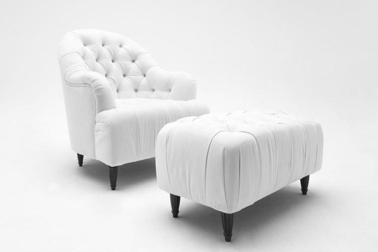  4. Polybrominated Diphenyl Ethers (PBDEs) xuất hiện ở quần áo, đồ gia dụng, thảm Đồ nội thất mới như thảm, nệm hay rèm cửa đều trải qua hàng chục lớp hoá chất khác nhau. Bạn hãy nhớ lại xem, tất cả những sản phẩm mới đều có một mùi lạ đúng không? Nó xuất phát từ khói hoá học, chủ yếu là PBDEs, có khả năng “bắt chước” các hormone tuyến giáp và dẫn đến suy giảm chỉ số IQ.